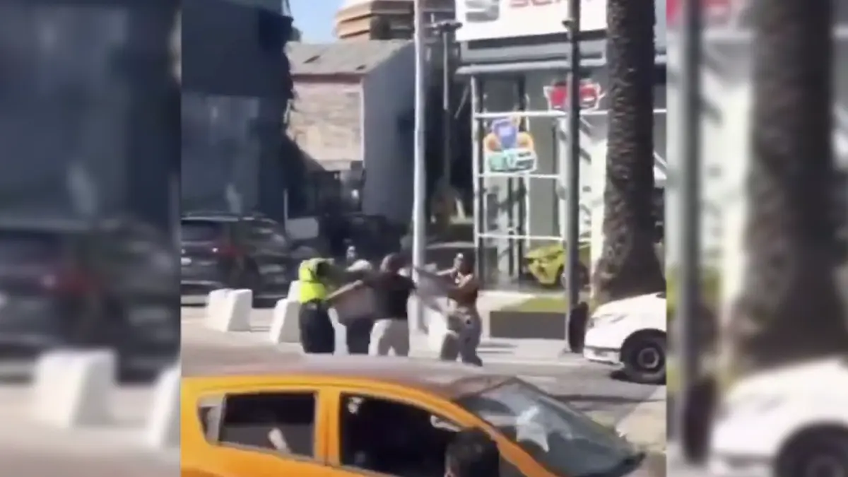 VIDEO: Agreden a dos agentes de Tránsito tras infracción en la Avenida Juárez