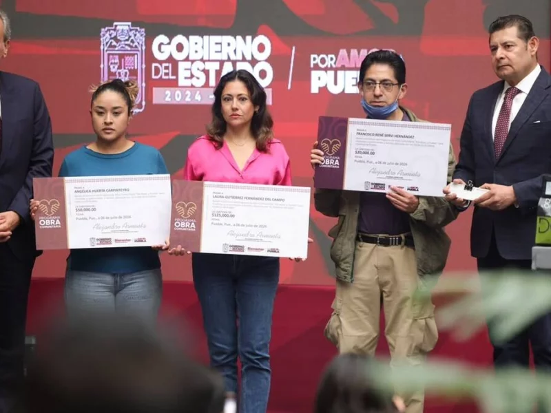 Armenta y Chedraui entregan apoyos a afectados por inundación en Centro Histórico de Puebla