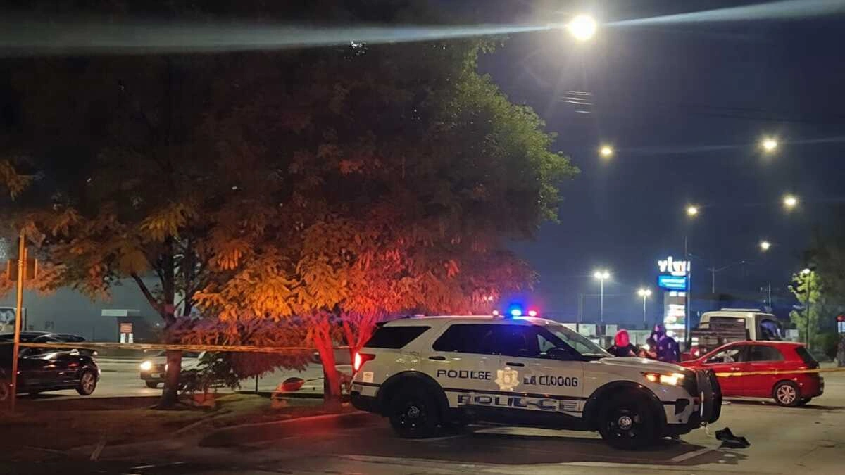Conductor muere tras chocar contra un árbol en el bulevar 18 de Noviembre