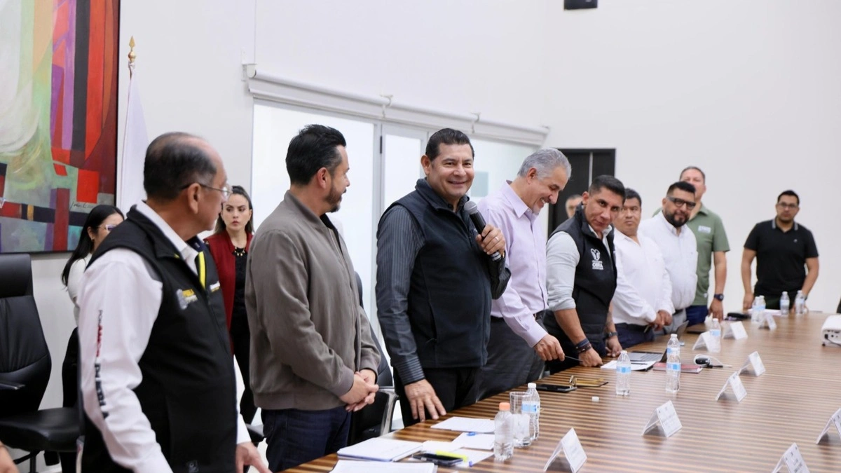 Armenta se reúne con ediles auxiliares de Puebla para coordinar proyectos con Obra Comunitaria
