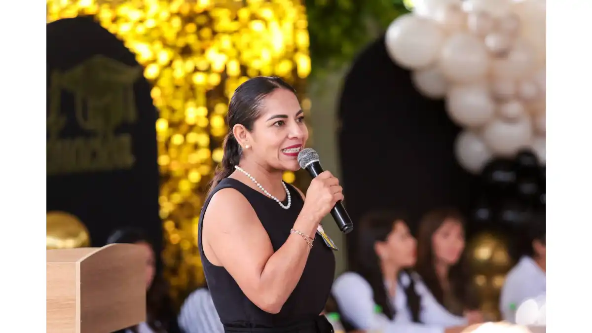 Lupita Cuautle acompaña a estudiantes de San Andrés Cholula en la culminación de su ciclo escolar
