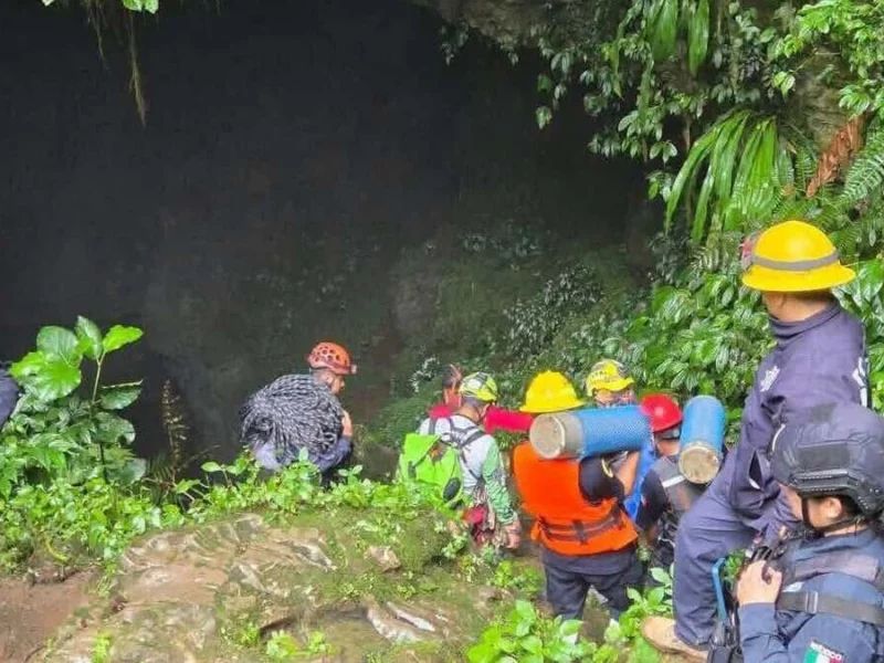 Encuentran el cuarto cadáver en gruta de Cuetzalan; aplazan extracción por falta de condiciones