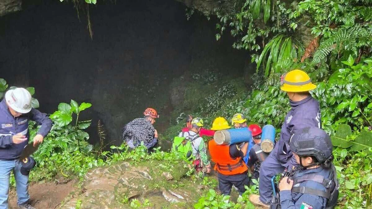 Encuentran el cuarto cadáver en gruta de Cuetzalan; aplazan extracción por falta de condiciones