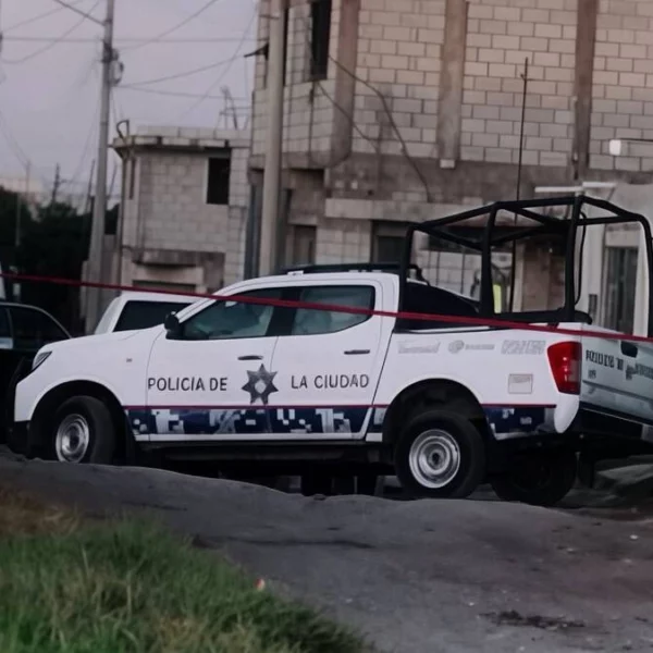 Abandonan cadáver encobijado con mensaje amenazante en La Resurrección