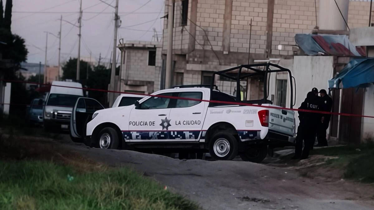 Abandonan cadáver encobijado con mensaje amenazante en La Resurrección