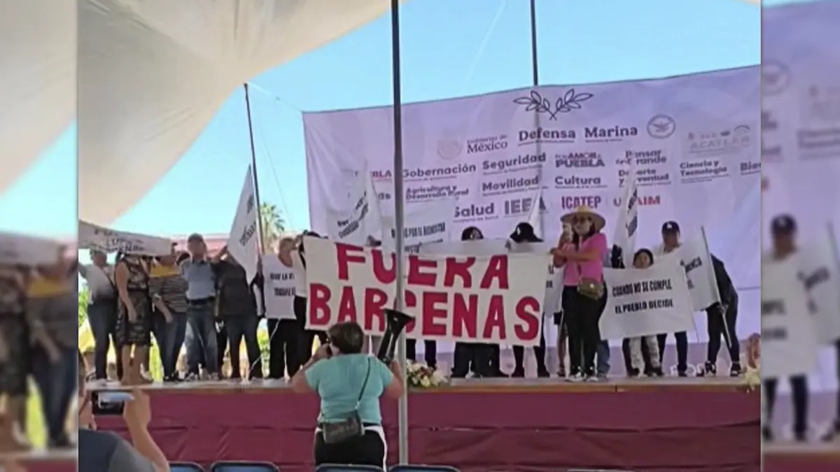 Sabotean Feria de la Paz en Acatlán; exigen destitución de Lupita Bárcenas 