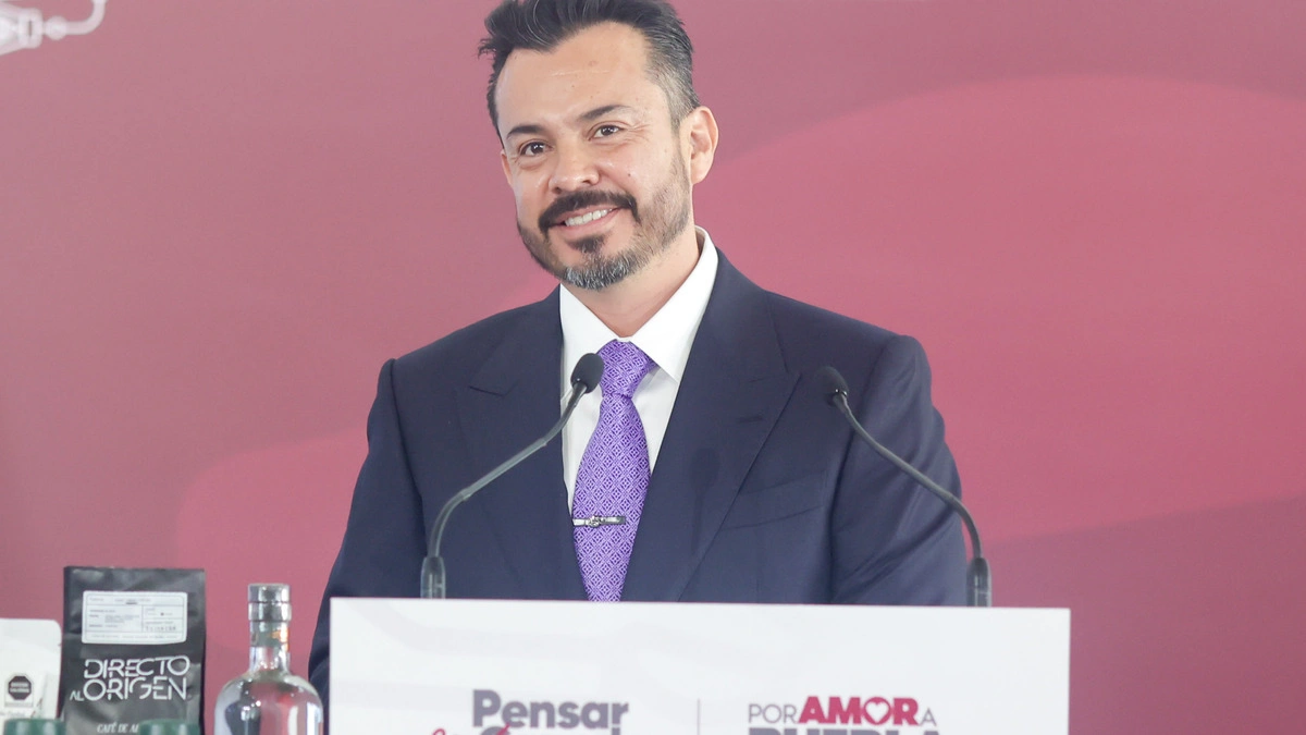 García Parra entrega al Congreso de Puebla informe del proyecto del Cablebús 