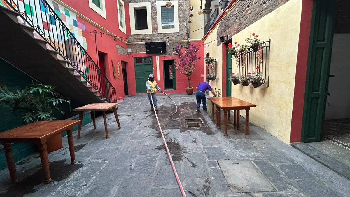Realizan labores de limpieza en viviendas e inmuebles del Centro Histórico de Puebla 