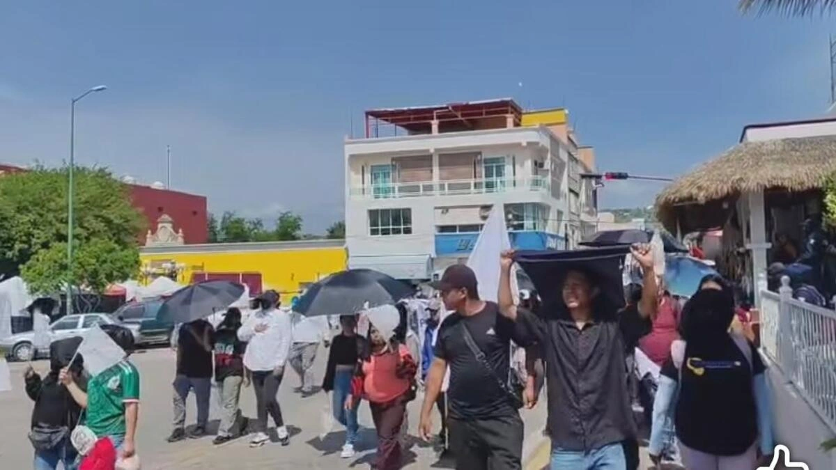 Lupita Bárcenas organiza marcha a su favor… con acarreados de Oaxaca 