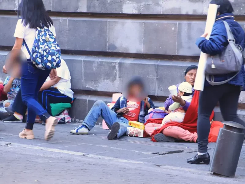 Proponen retirar custodia a quienes obliguen a menores de edad a pedir limosna en Puebla