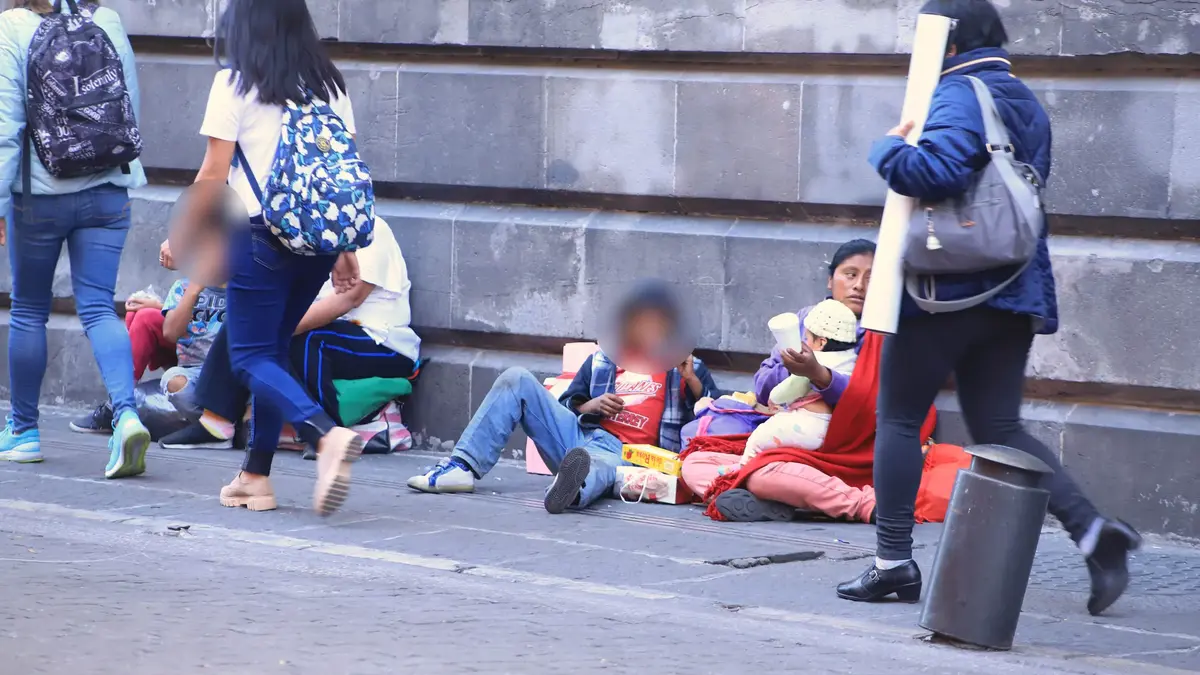 Proponen retirar custodia a quienes obliguen a menores de edad a pedir limosna en Puebla