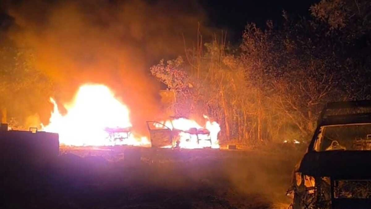 Pobladores de Huaquechula queman cinco patrullas: van 6 muertos en 4 días