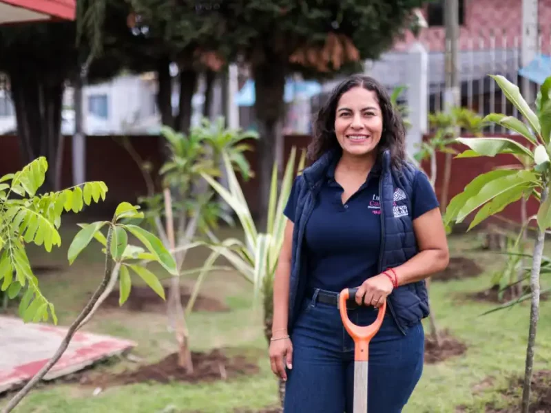 Fortalece Lupita Cuautle cultura ambiental con jornada de reforestación escolar