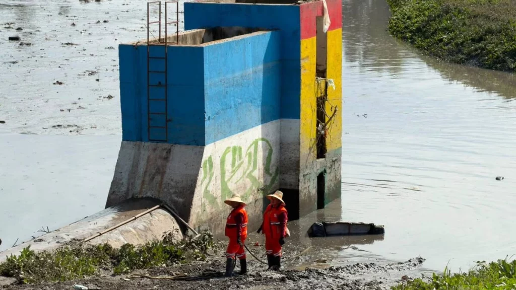 El puente negro fue uno de los sitios donde retiró el Ayuntamiento de Puebla residuos.
