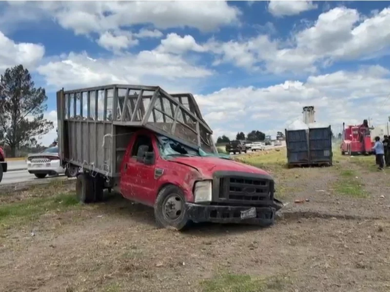 Volcadura de camioneta deja un muerto y dos lesionados en la Puebla-Orizaba