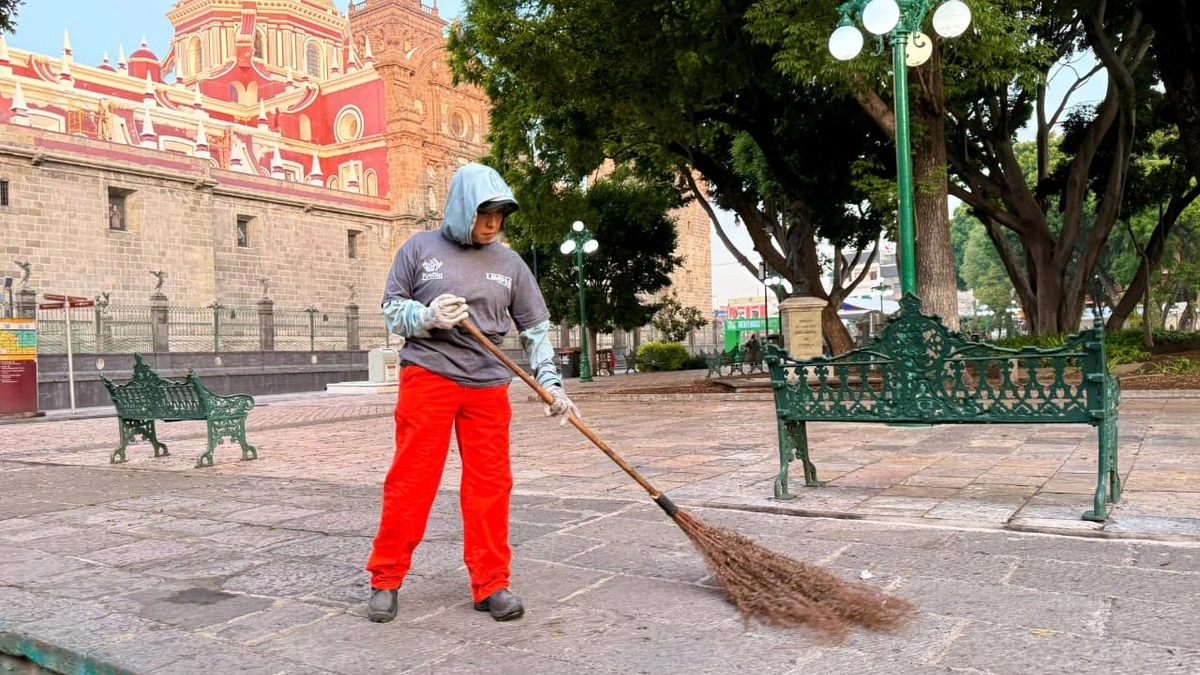 Gobierno de Pepe Chedraui mantiene limpios el Zócalo y la Avenida Juárez tras partido
