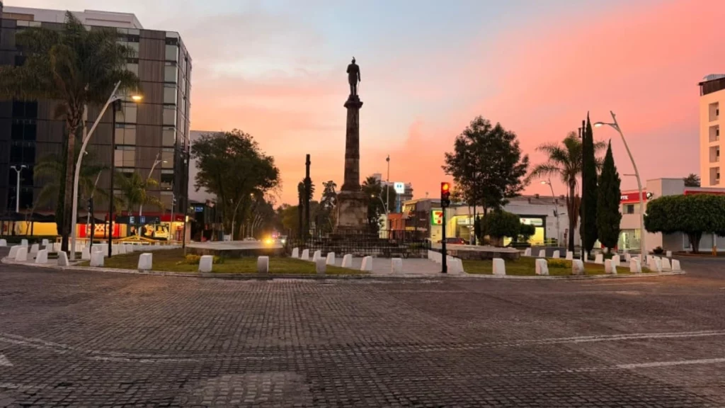 Este 6 de julio, el zócalo y la avenida Juárez amanecieron limpios tras el partido del domingo.